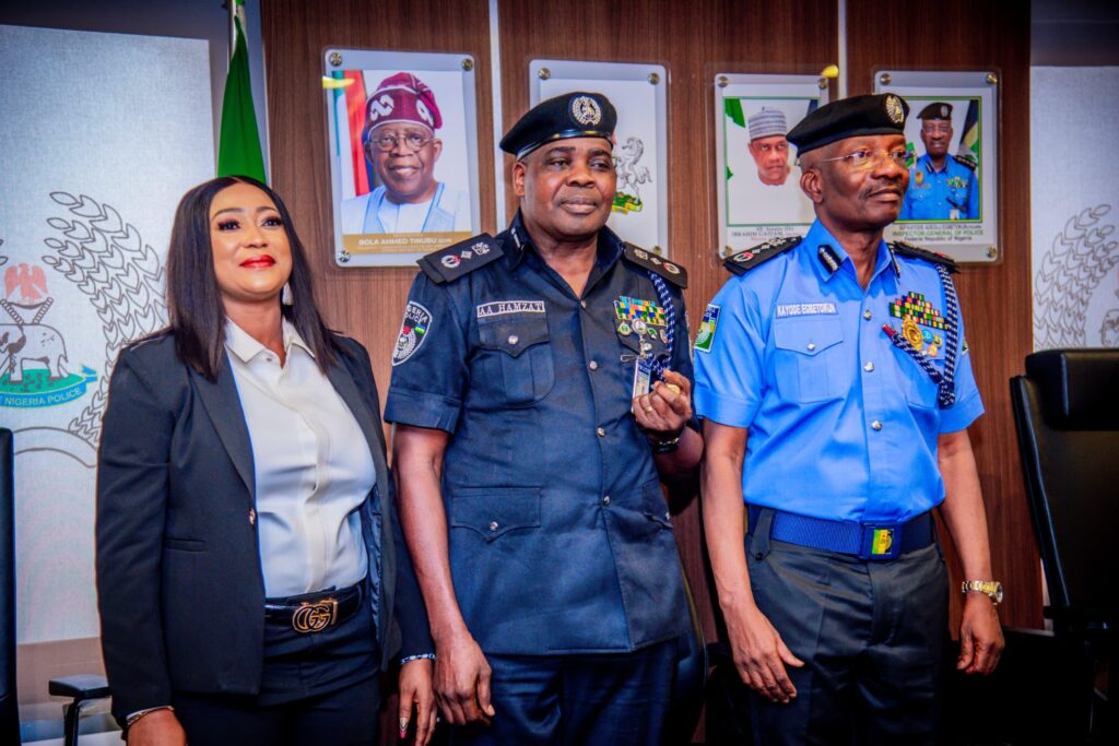 IGP Decorates 6 DIGs And 1 AIG