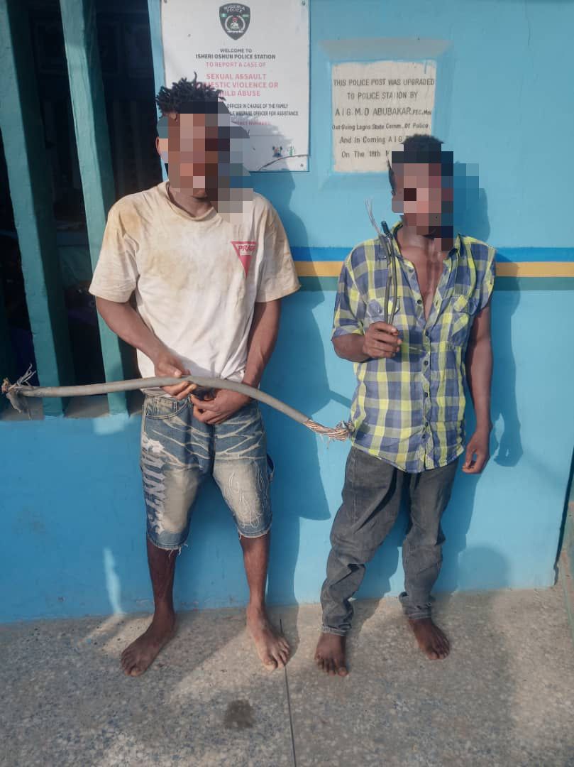 STREET LIGHT CABLE VANDALISM: 2 CAUGHT IN THE ACT AND ARRESTED BY LAGOS POLICE 1 STREET LIGHT CABLE VANDALISM: 2 CAUGHT IN THE ACT AND ARRESTED BY LAGOS POLICE