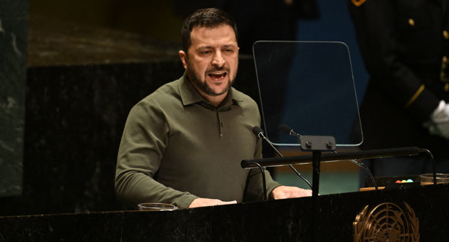 Zelensky Calls for Regime Change in Russia at Helsinki Conference