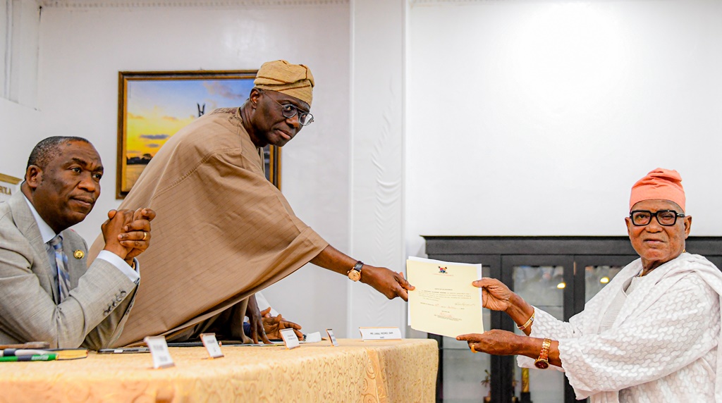 Sanwo-Olu Officially Swears In Ifelodun LCDA Chairman