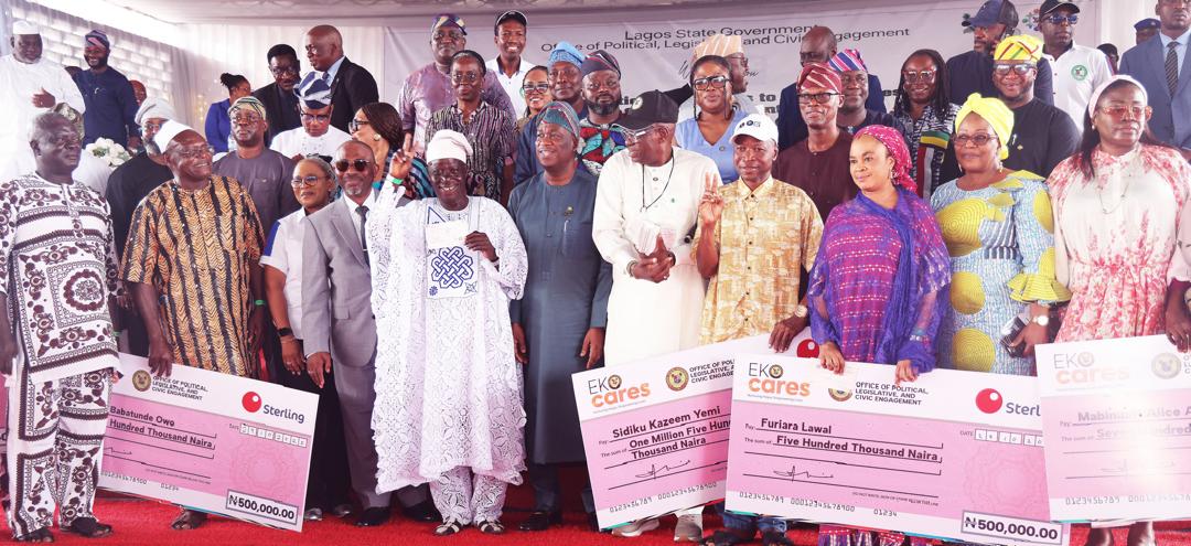 Sanwo-Olu Disburses N460M Cheques To Empower Lagos Residents 4 Sanwo-Olu Disburses N460M Cheques To Empower Lagos Residents