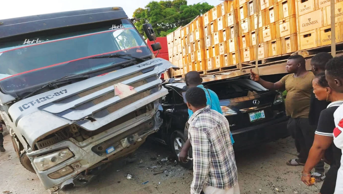 Edo Final-Year Student Dies in Sign-Out Motorcade Crash 4 Edo Student Dies in Sign-Out Motorcade Crash After Exams