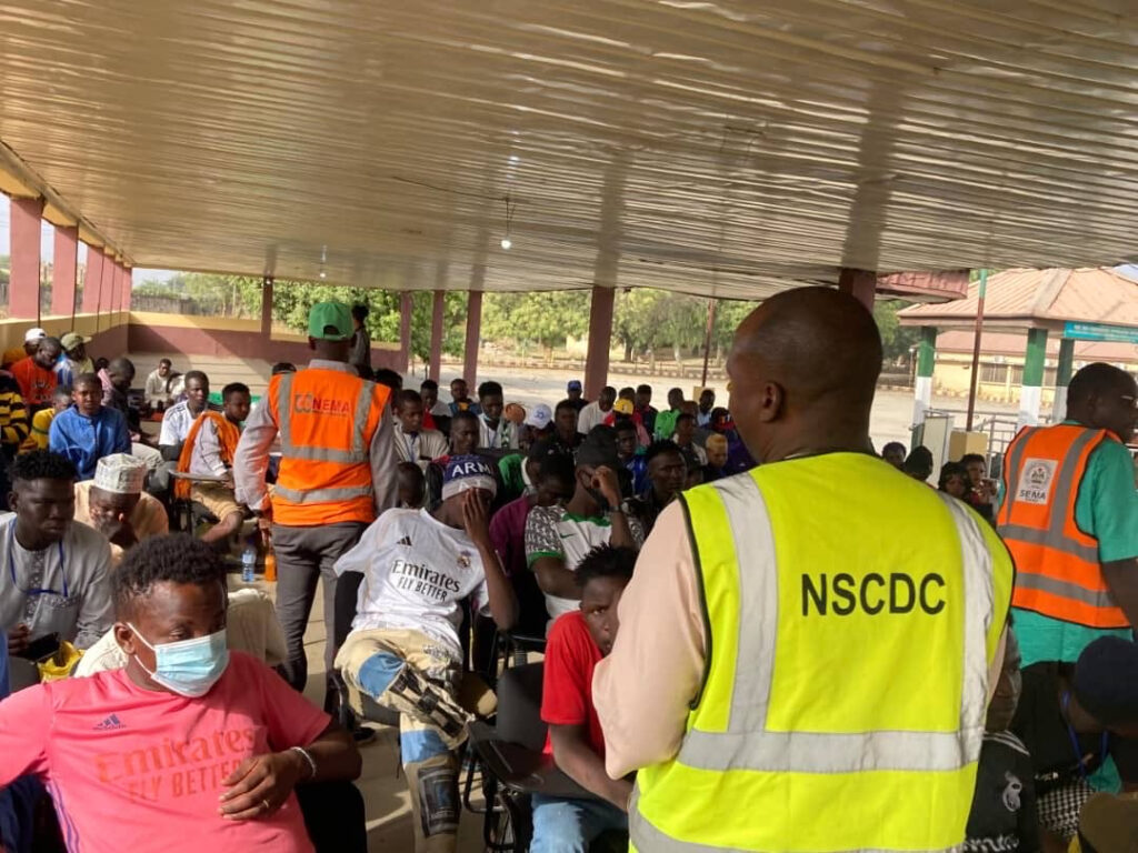 FG moves to reunite 1,100 Nigerian returnees from Niger Republic with families